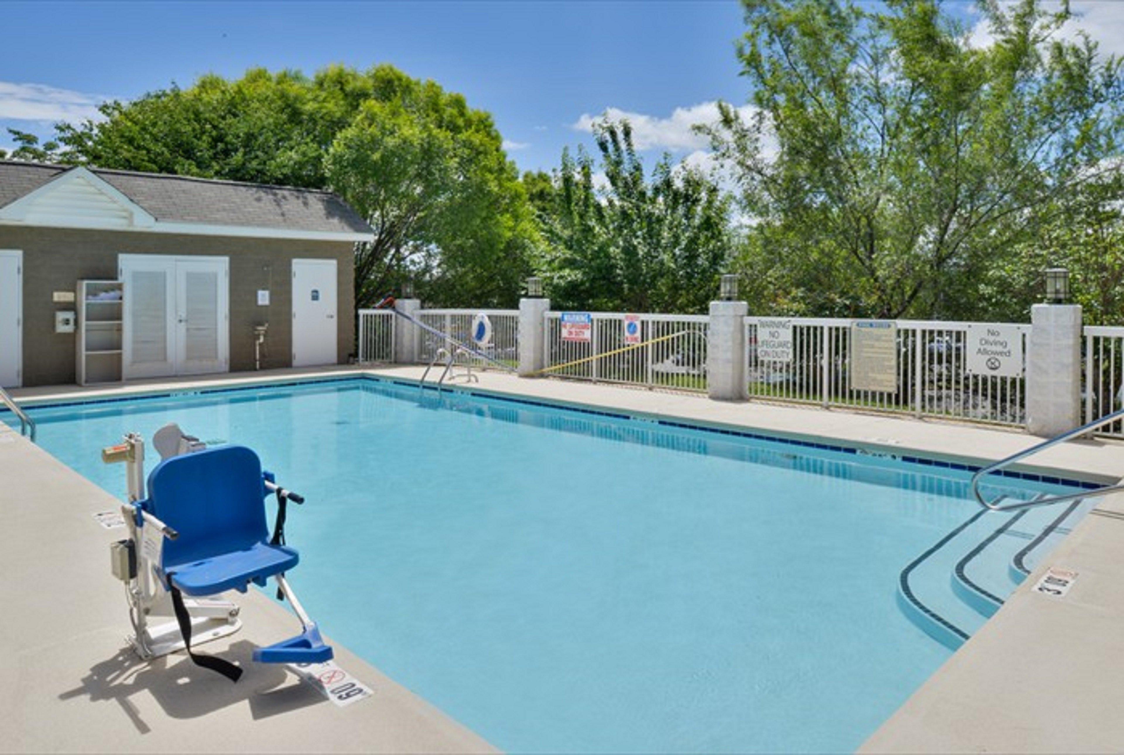 Holiday Inn Express Hotel & Suites Mooresville - Lake Norman By Ihg Exterior foto