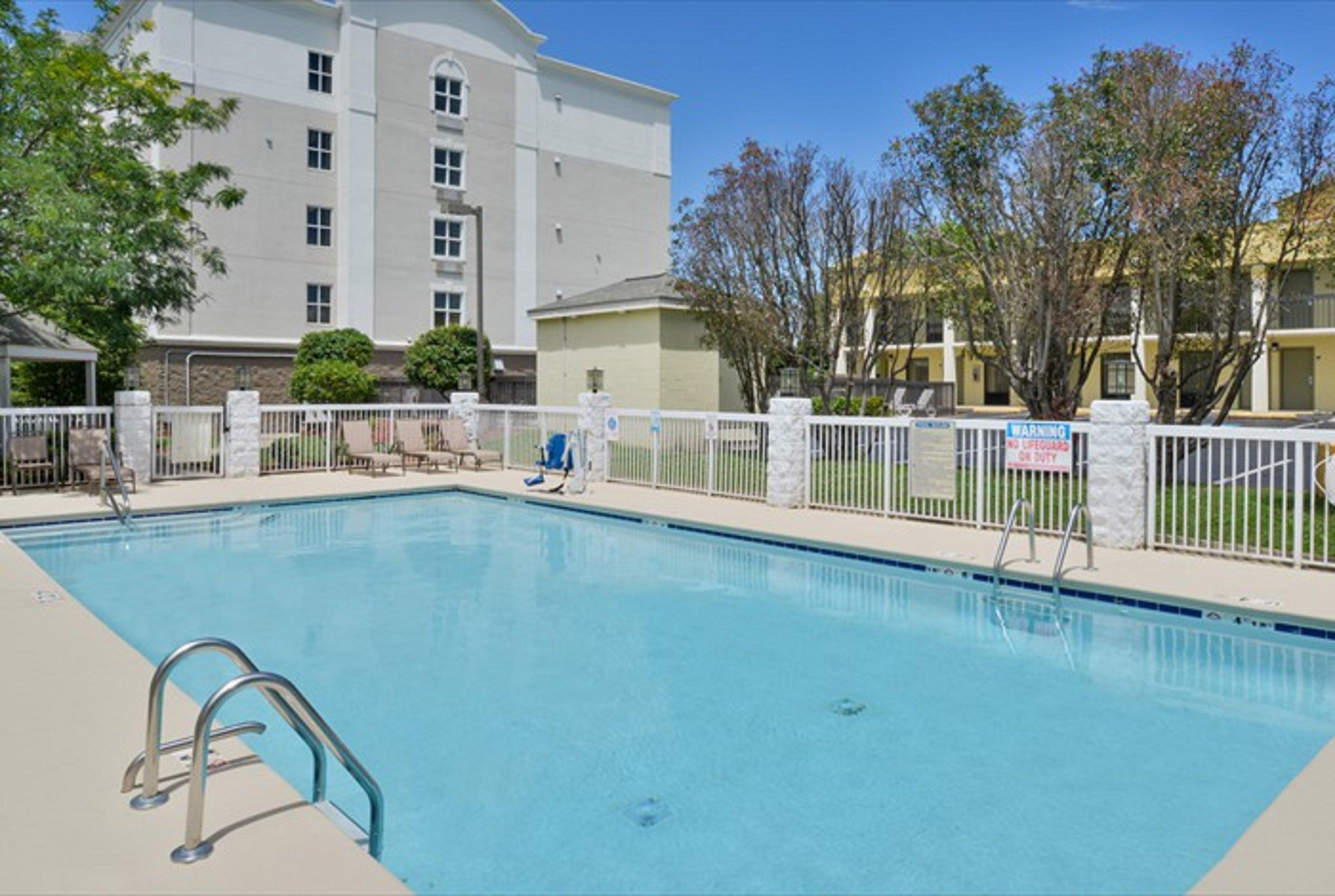 Holiday Inn Express Hotel & Suites Mooresville - Lake Norman By Ihg Exterior foto