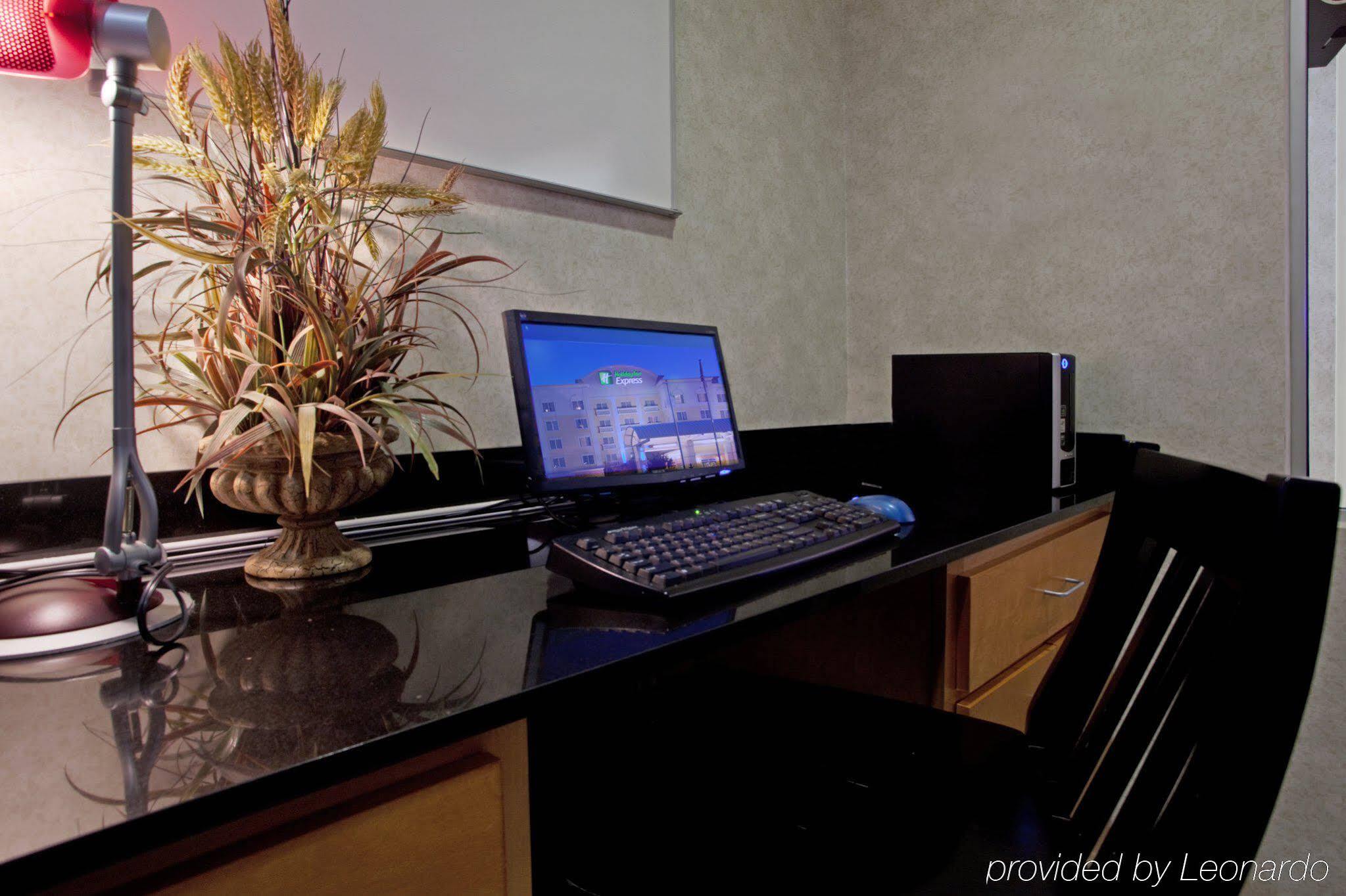 Holiday Inn Express Hotel & Suites Mooresville - Lake Norman By Ihg Exterior foto