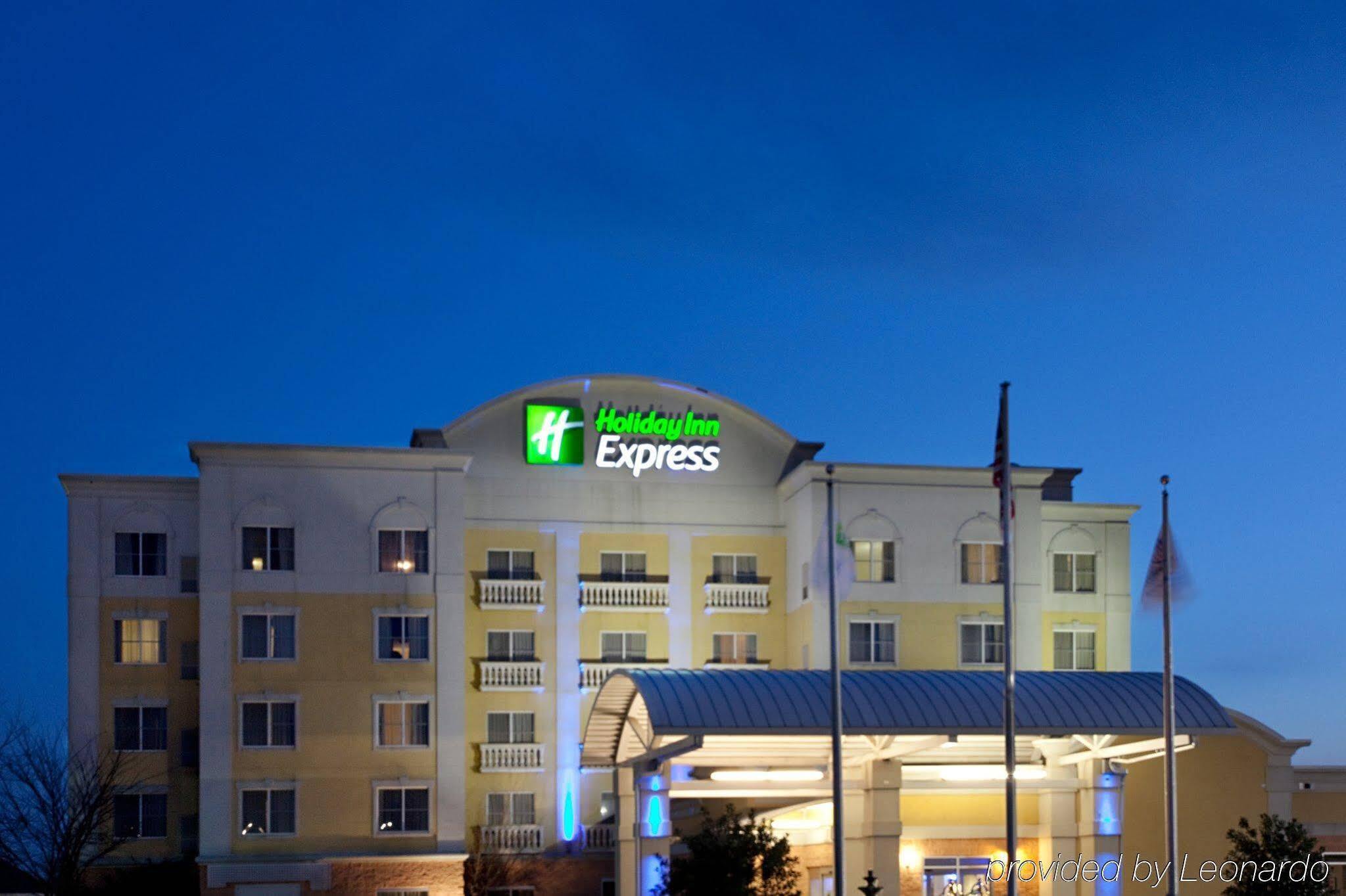 Holiday Inn Express Hotel & Suites Mooresville - Lake Norman By Ihg Exterior foto