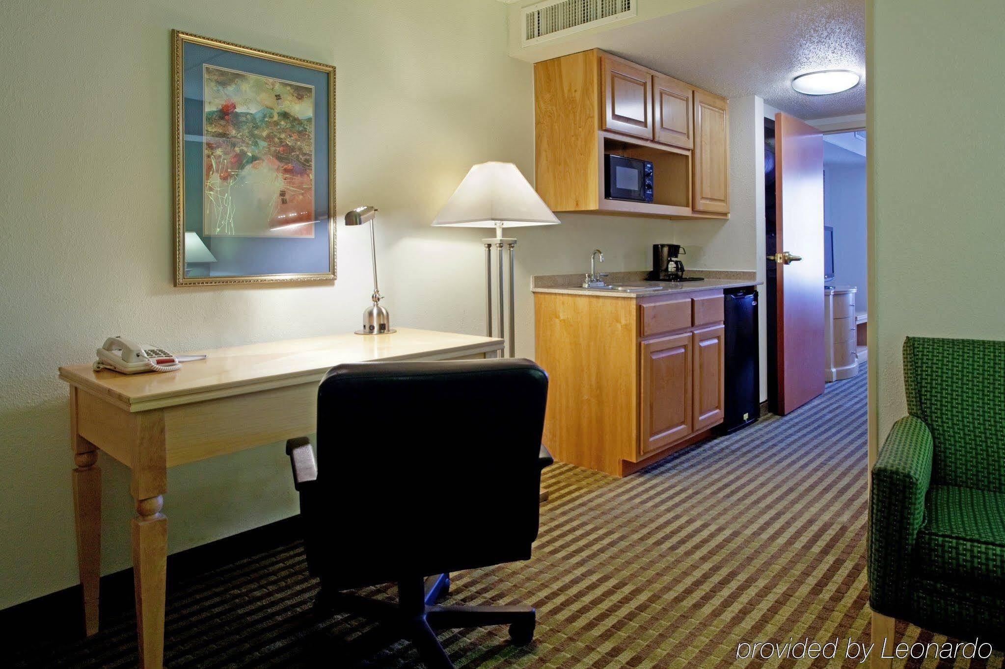 Holiday Inn Express Hotel & Suites Mooresville - Lake Norman By Ihg Exterior foto